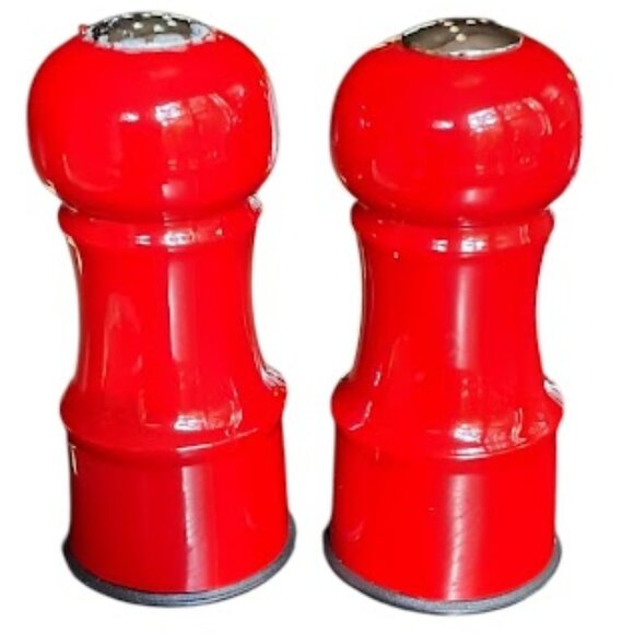 This set of shiny red salt and pepper shakers features a novelty shape with soli - Picture 3 of 5